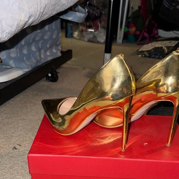 Steve Madden Metallic Gold Heels - Picture 4 of 5